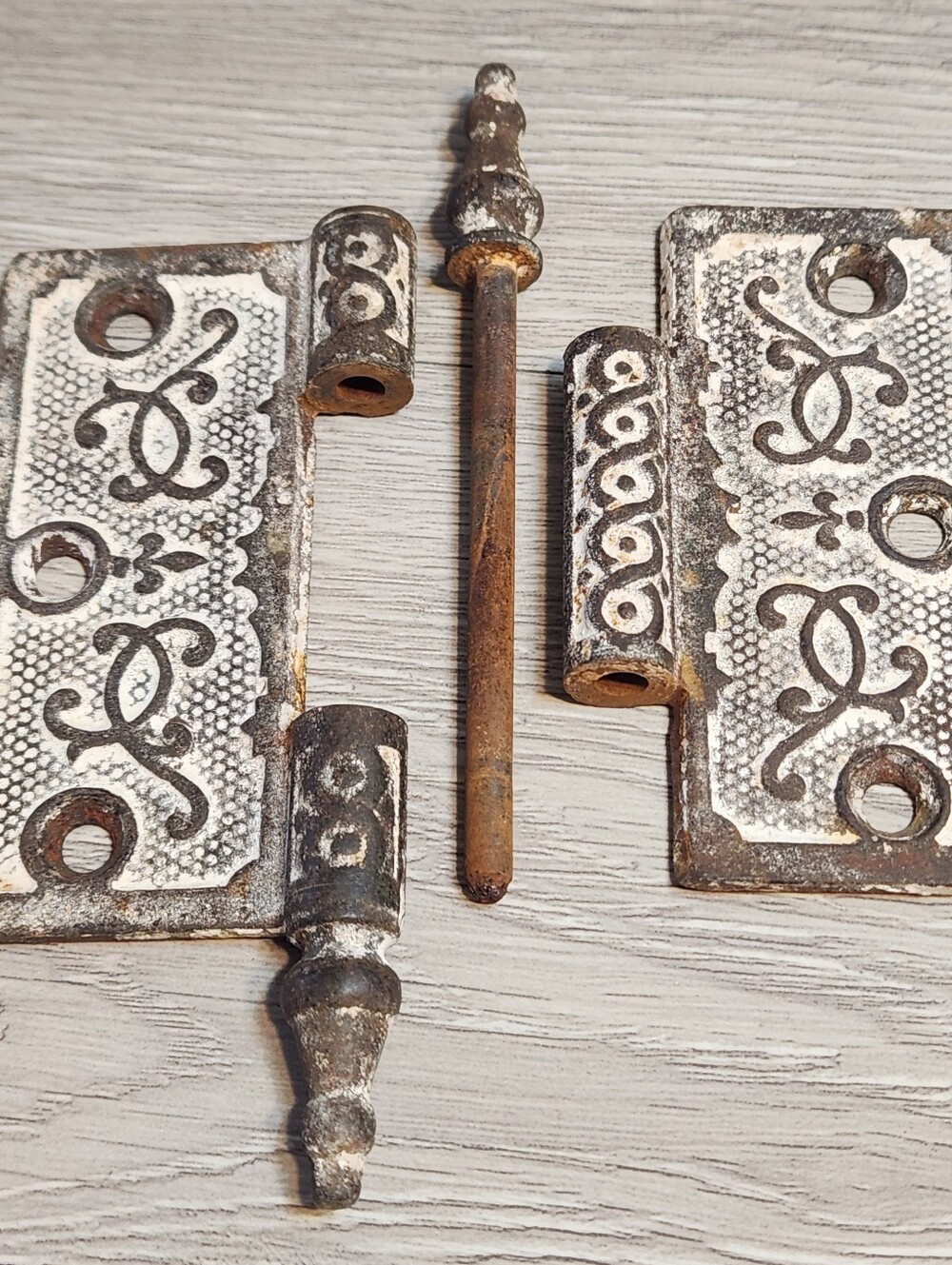 2 VTG Victorian Antique Iron Ornate Steeple Tipped Door Hinge 3.5 Cast Iron - Picture 10 of 11